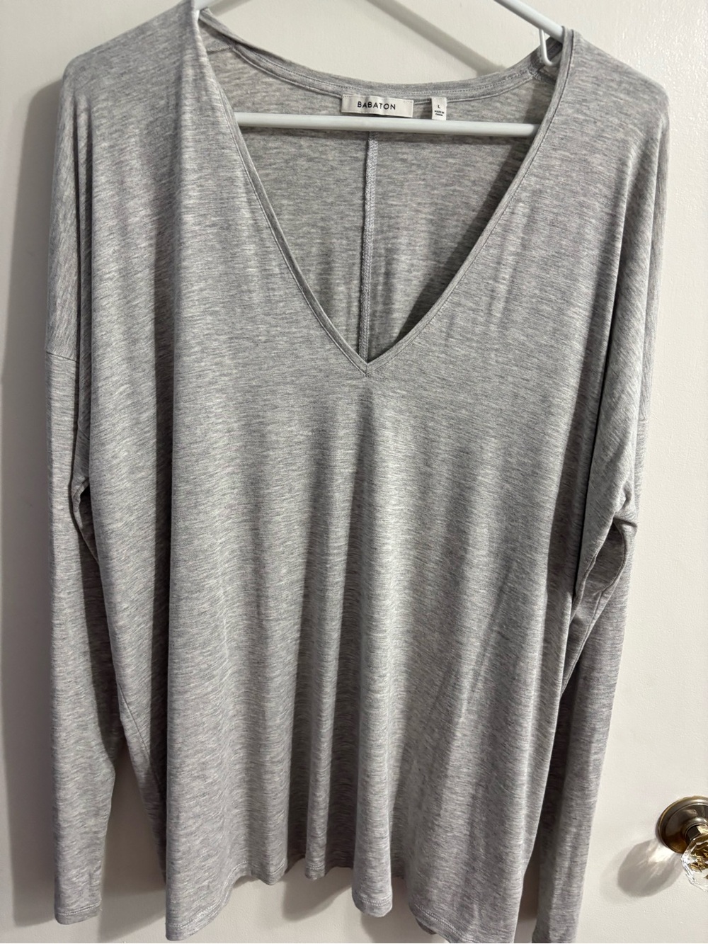 Aritzia Babaton Light Gray V-Neck Long Sleeve Top
